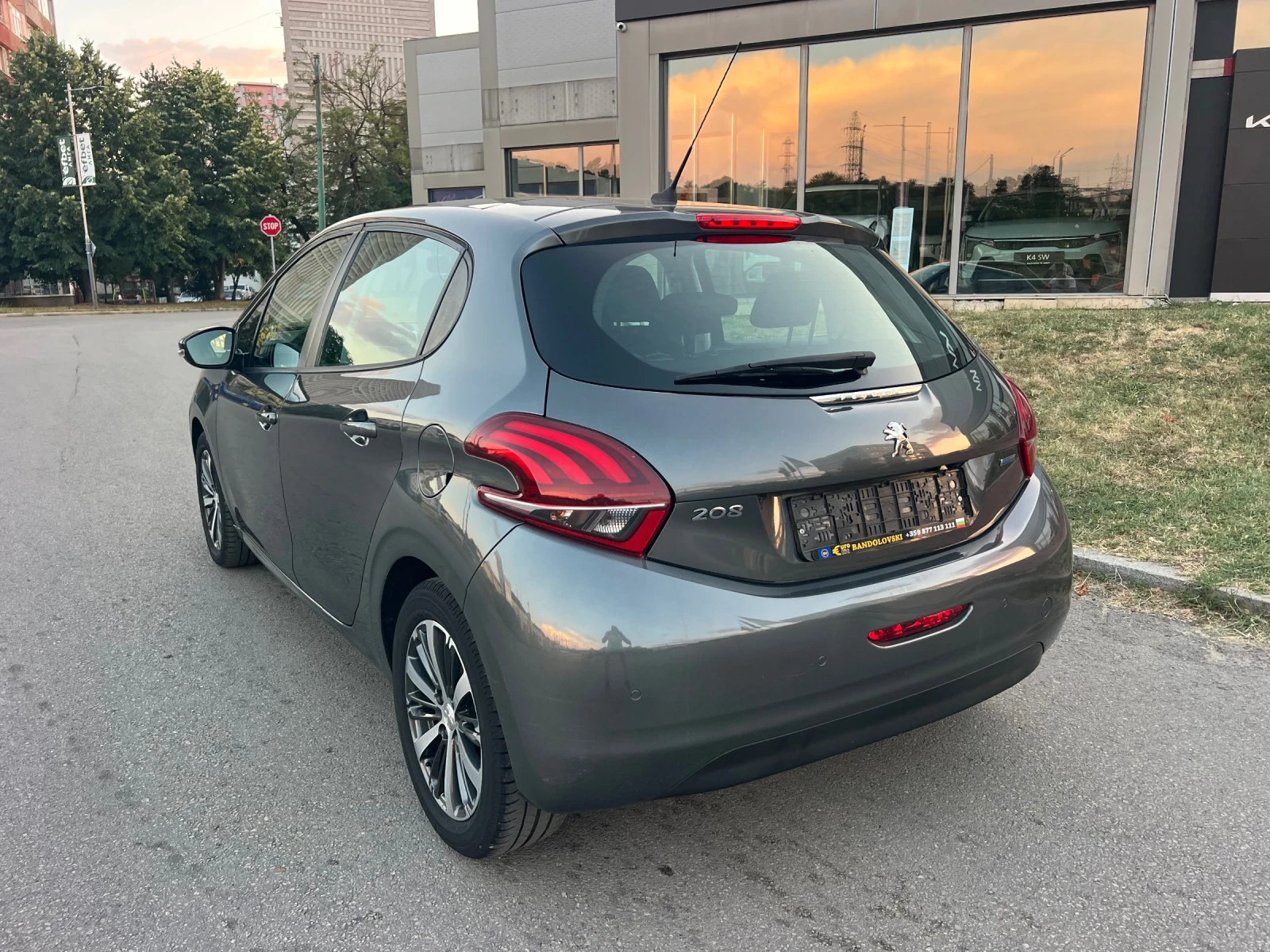 Peugeot 208 1.2 PURE TECH/PANORAMA/TOP, снимка 4 - Автомобили и джипове - 56197290