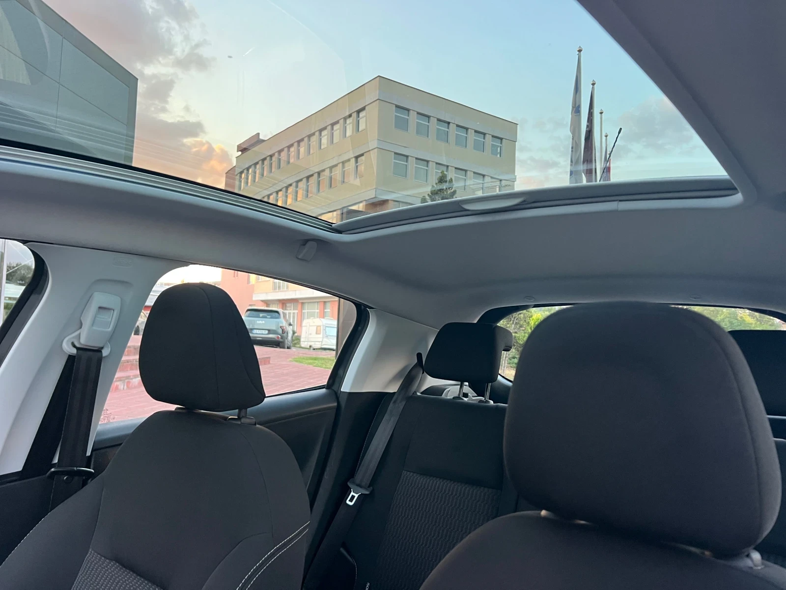 Peugeot 208 1.2 PURE TECH/PANORAMA/TOP, снимка 14 - Автомобили и джипове - 56197290