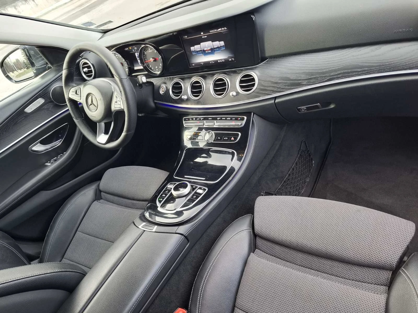 Mercedes-Benz E 220, снимка 10 - Автомобили и джипове - 56465012