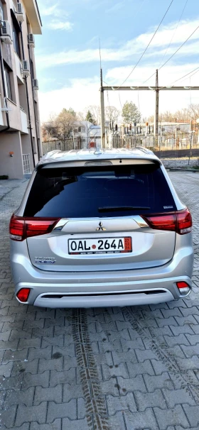 Mitsubishi Outlander 2.4 MIVEC (224 ) Plug-in Hybrid 4WD | Mobile.bg    2