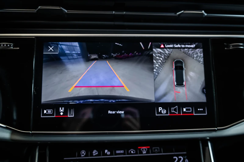 Audi Q7 55 TFSI Quattro* S-line* B&O* Alcantara, снимка 17 - Автомобили и джипове - 53342811