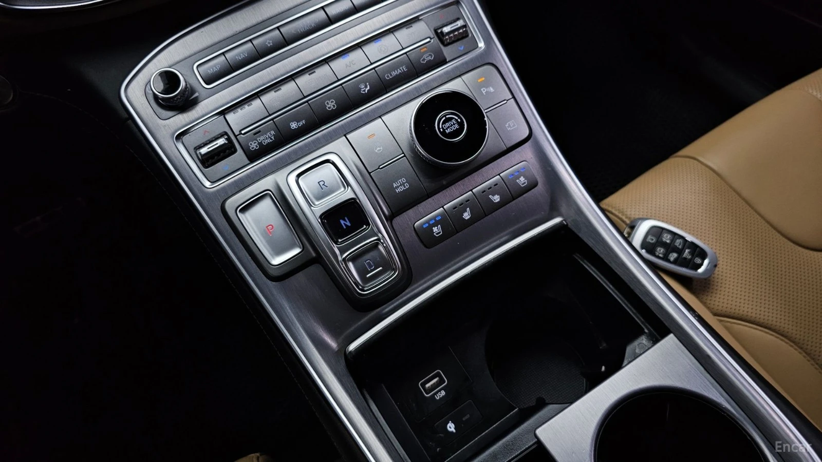 Hyundai Santa fe HYBRID* CALLIGRAPHY* 360* HUD* ПОДГРЕВ* ОБДУХВАНЕ*, снимка 8 - Автомобили и джипове - 55491691