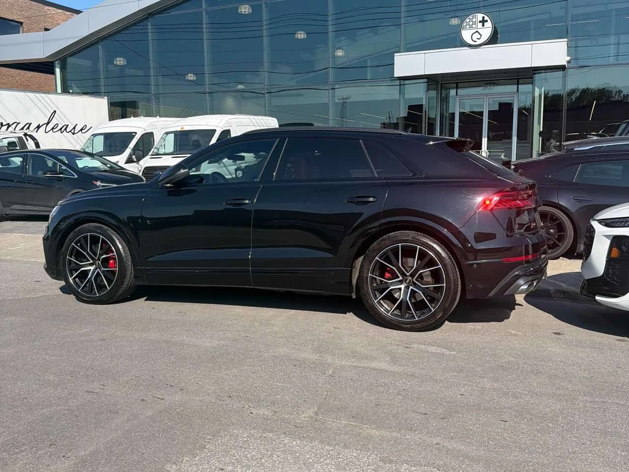Audi SQ8 4.0 TFSI quattro | CARFAX | АВТОКРЕДИТ, снимка 3 - Автомобили и джипове - 55568053