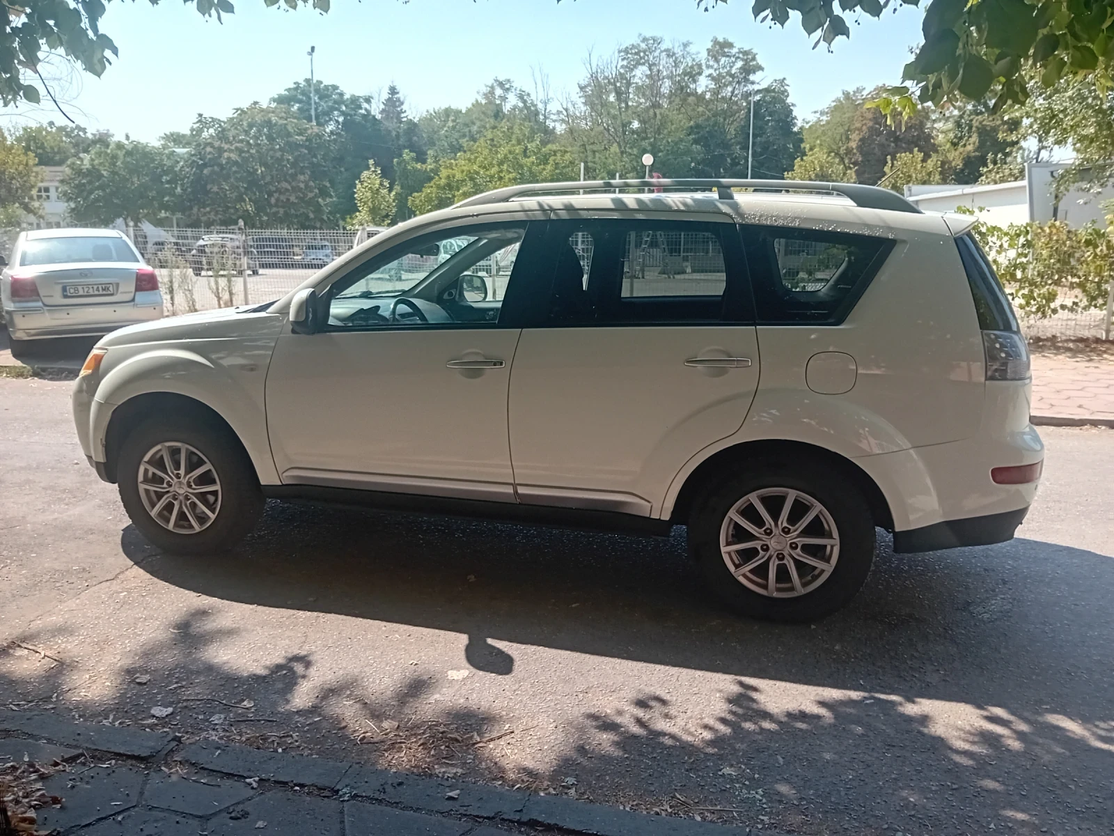 Mitsubishi Outlander 2.4 7места 4х4, снимка 7 - Автомобили и джипове - 56097145