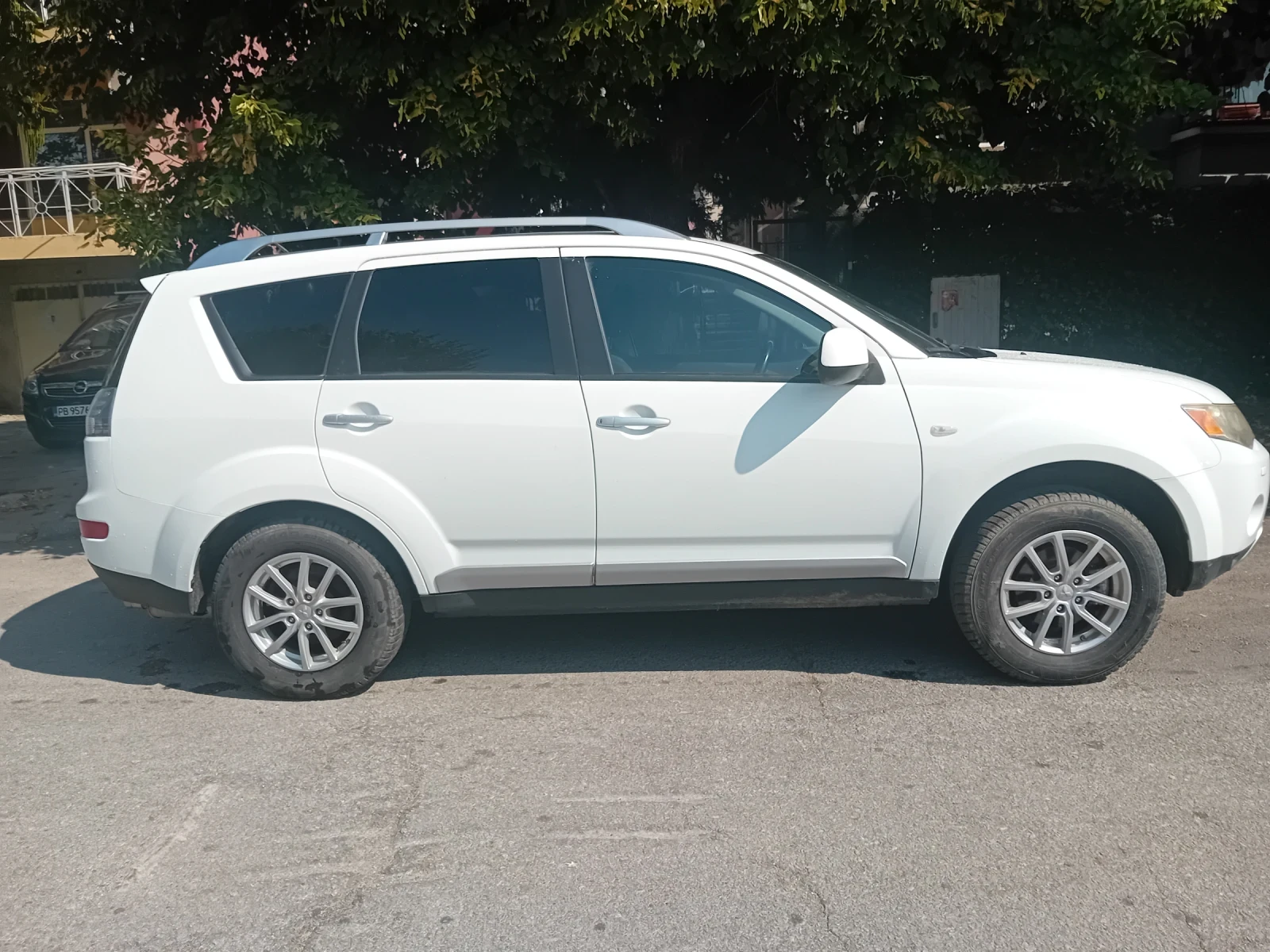 Mitsubishi Outlander 2.4 7места 4х4, снимка 6 - Автомобили и джипове - 56097145