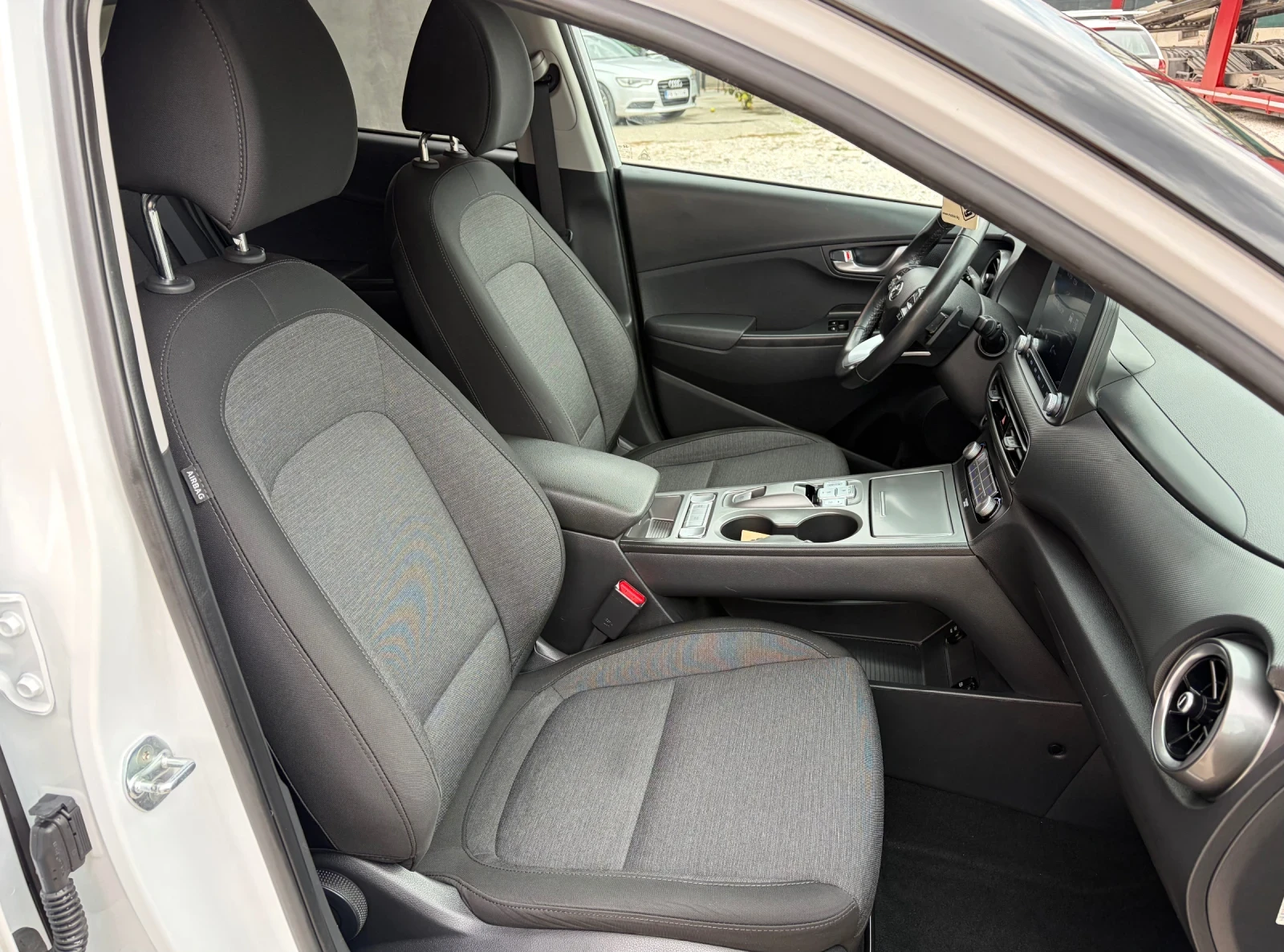 Hyundai Kona 39kWh Гаранция, снимка 13 - Автомобили и джипове - 56270357
