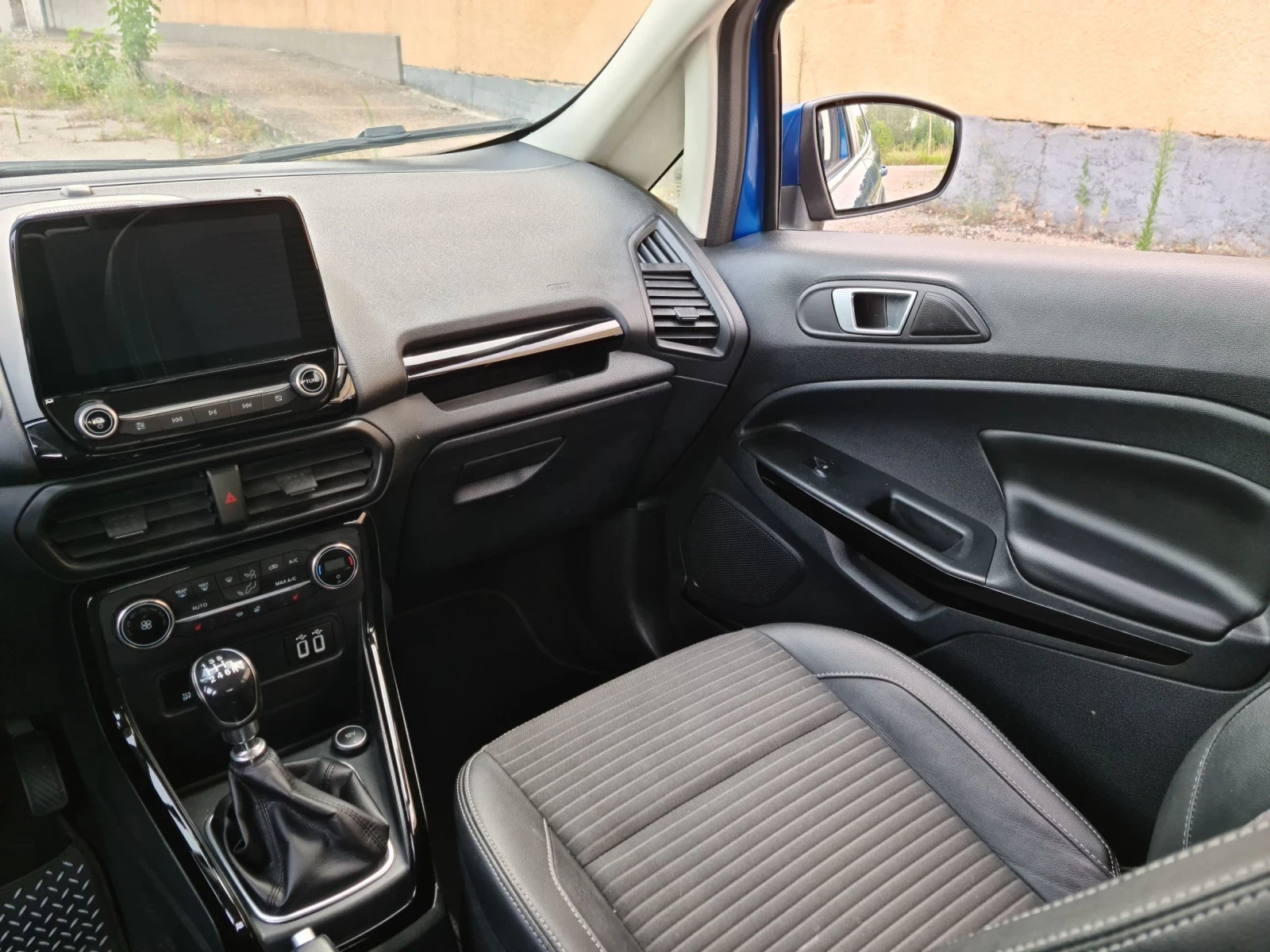 Ford EcoSport 1.0i/Кожа/Нави/Камера , снимка 11 - Автомобили и джипове - 56310147