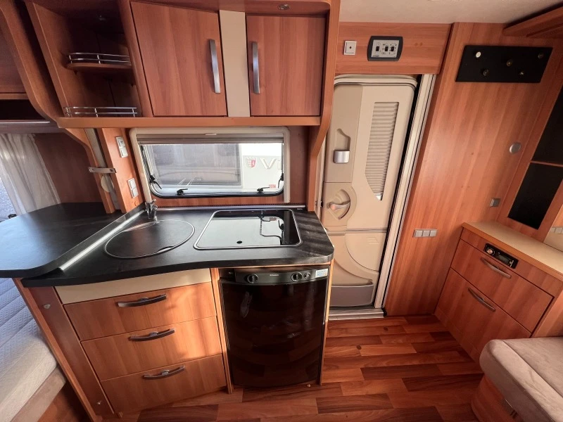 Каравана HYMER / ERIBA Eriba, снимка 8 - Каравани и кемпери - 46443319