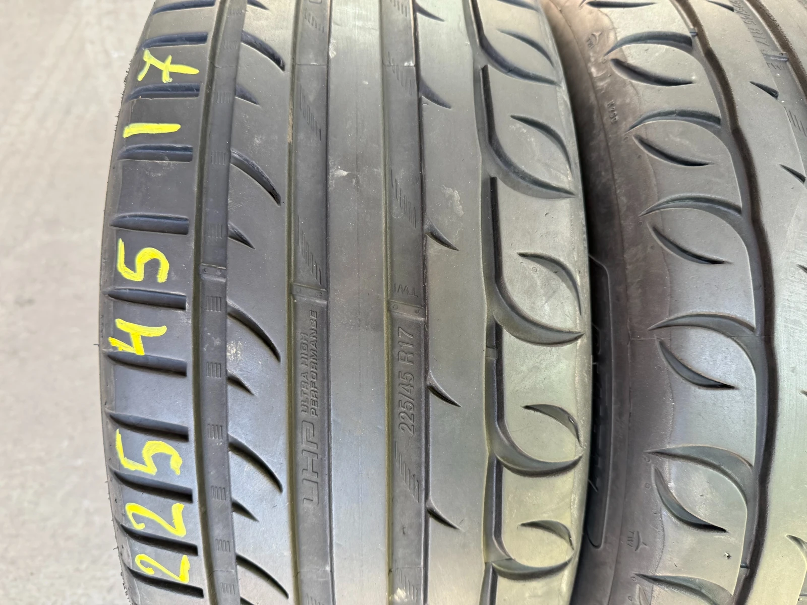 Гуми Летни 225/45R17, снимка 2 - Гуми и джанти - 55152487