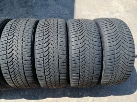 Гуми Зимни 225/40R18, снимка 1 - Гуми и джанти - 46681537