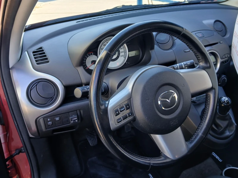 Mazda 2 1.3i, снимка 7 - Автомобили и джипове - 47749983