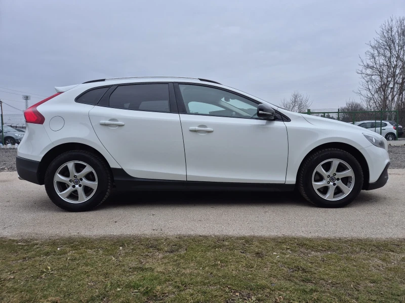 Volvo V40 Cross Country 2.5i D5 AWD, снимка 4 - Автомобили и джипове - 48830042