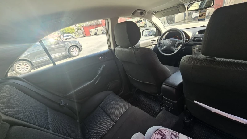 Toyota Avensis, снимка 8 - Автомобили и джипове - 52357858