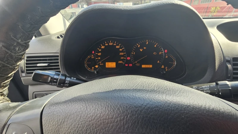 Toyota Avensis, снимка 4 - Автомобили и джипове - 52357858