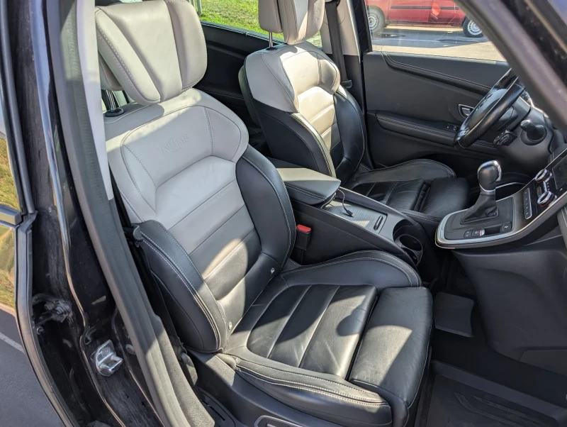 Renault Scenic 1.6 dci Initiale Paris, снимка 11 - Автомобили и джипове - 52076918