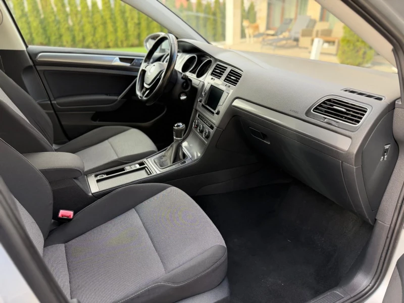 VW Golf 1.6TDi, снимка 7 - Автомобили и джипове - 52749324