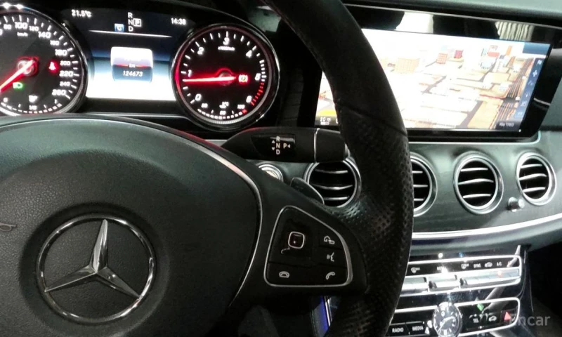 Mercedes-Benz E 220, снимка 9 - Автомобили и джипове - 53123734