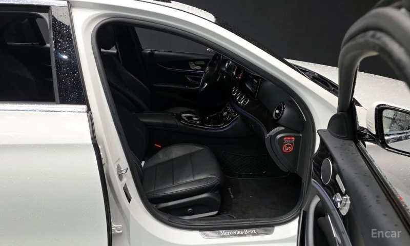 Mercedes-Benz E 220, снимка 11 - Автомобили и джипове - 53123734