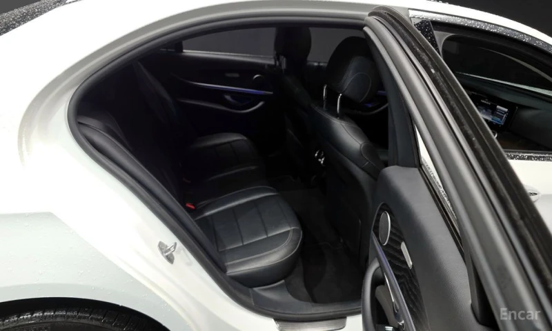 Mercedes-Benz E 220, снимка 12 - Автомобили и джипове - 53123734