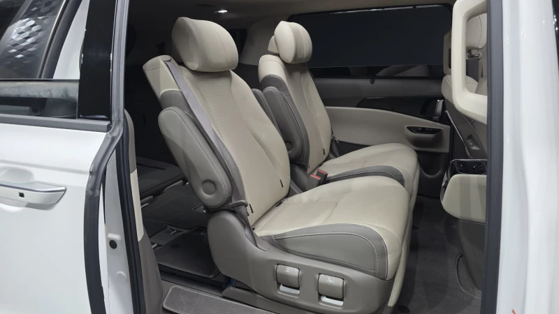 Kia Carnival 7 seater Noblesse autogeorge.com, снимка 10 - Автомобили и джипове - 53153002