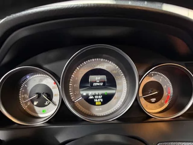 Mercedes-Benz C 350 * 4 MATIC * CARFAX* HARMAN* 2 КЛЮЧА* МЪРТВА ТОЧКА, снимка 15 - Автомобили и джипове - 54085273