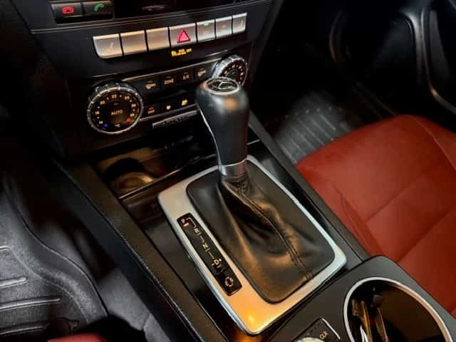 Mercedes-Benz C 350 * 4 MATIC * CARFAX* HARMAN* 2 КЛЮЧА* МЪРТВА ТОЧКА, снимка 17 - Автомобили и джипове - 54085273