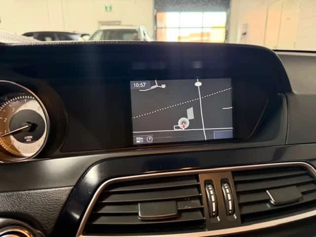 Mercedes-Benz C 350 * 4 MATIC * CARFAX* HARMAN* 2 КЛЮЧА* МЪРТВА ТОЧКА, снимка 16 - Автомобили и джипове - 54085273