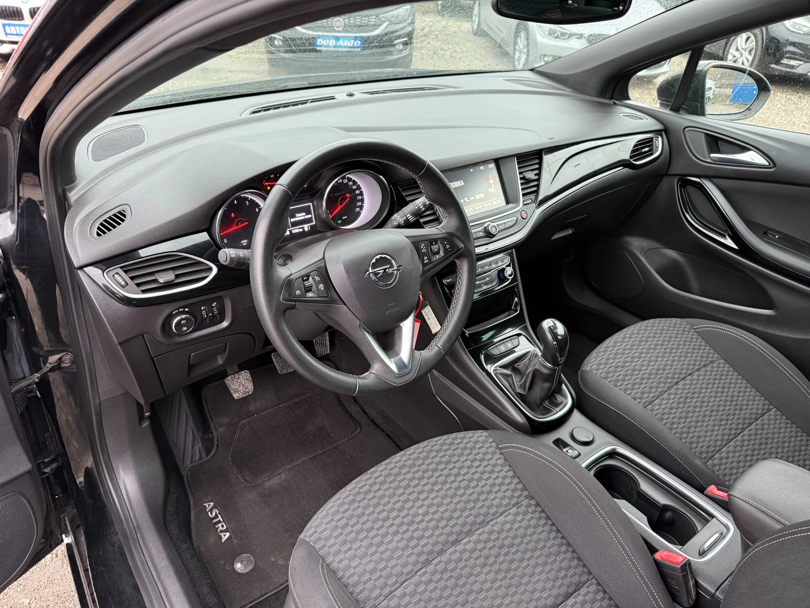 Opel Astra 1.4i-EcoM-Dynamic-72000км-климатроник-парктроник - изображение 9