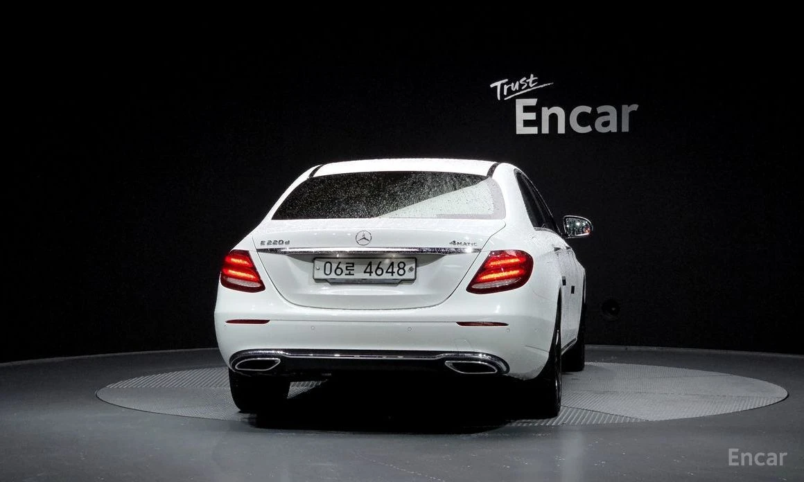 Mercedes-Benz E 220  - изображение 4