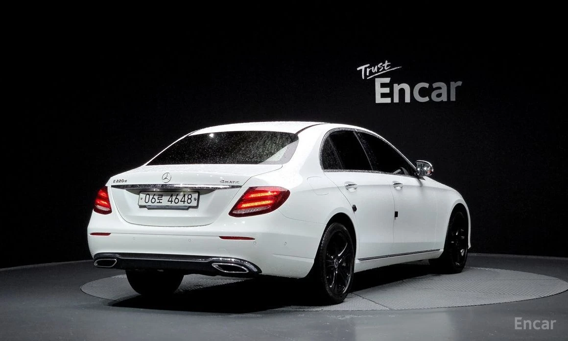 Mercedes-Benz E 220  - изображение 2