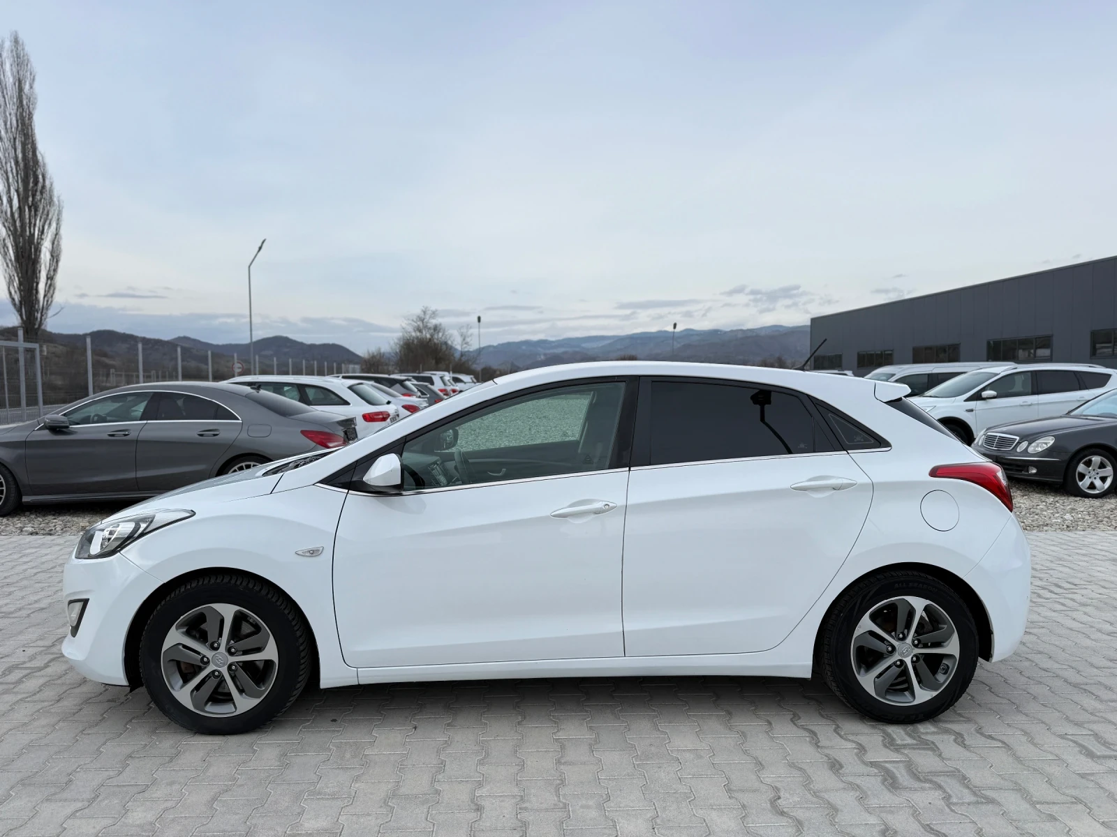 Hyundai I30 1.6CRDI, снимка 3 - Автомобили и джипове - 53916176