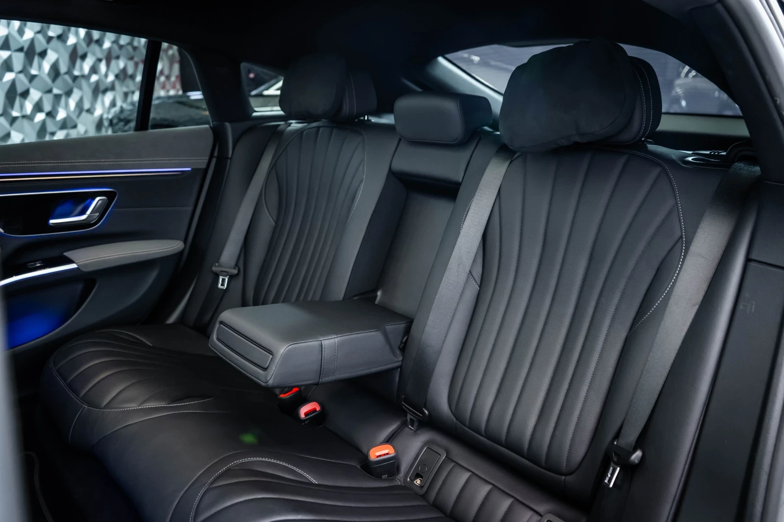 Mercedes-Benz EQS 450+ Night* ElectricArt* Distronic* Pano, снимка 12 - Автомобили и джипове - 54023323