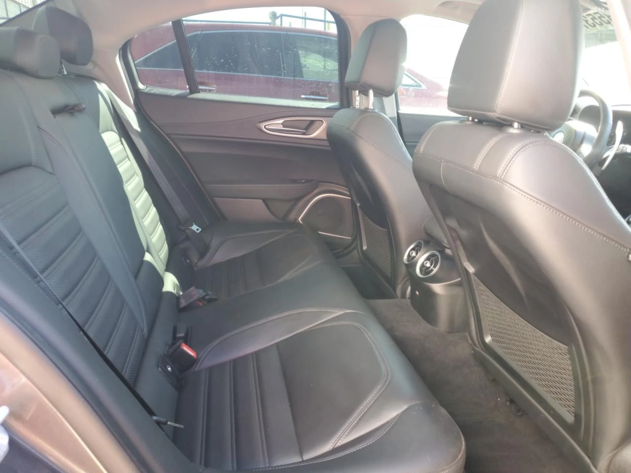 Alfa Romeo Giulia 2.0l Ti, снимка 10 - Автомобили и джипове - 54045297