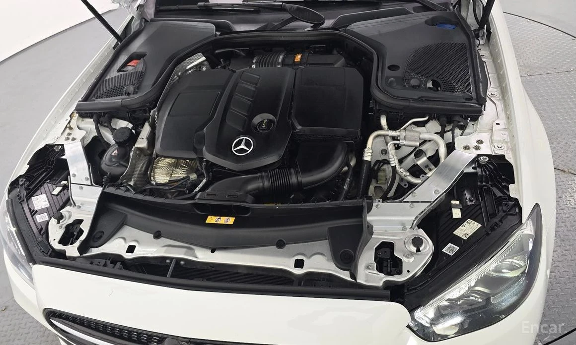 Mercedes-Benz E 220, снимка 6 - Автомобили и джипове - 54077485