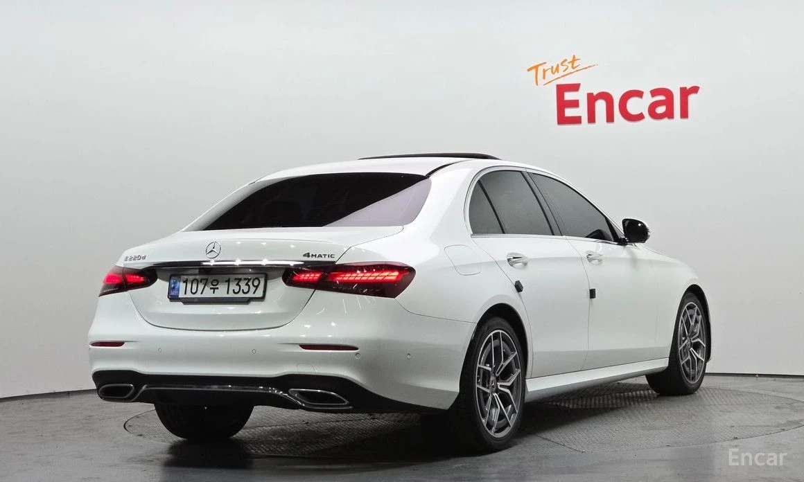 Mercedes-Benz E 220, снимка 2 - Автомобили и джипове - 54077485