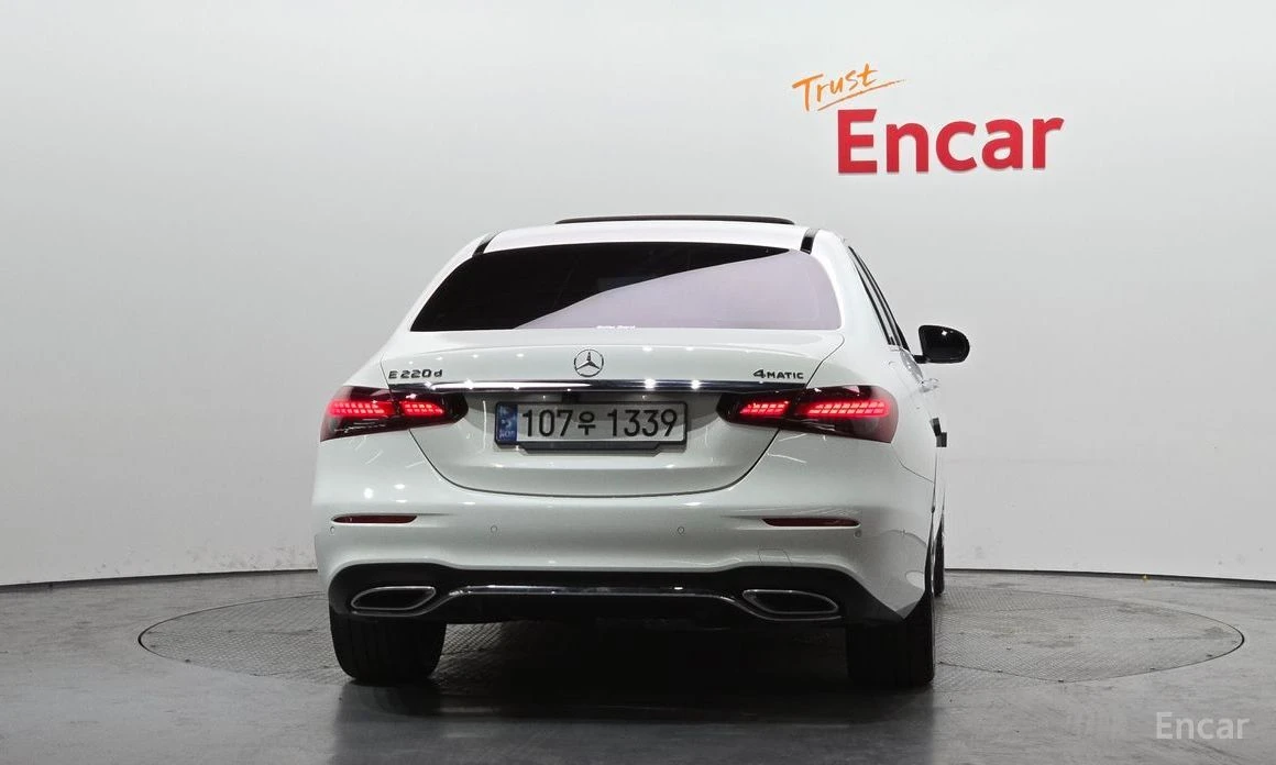 Mercedes-Benz E 220, снимка 4 - Автомобили и джипове - 54077485