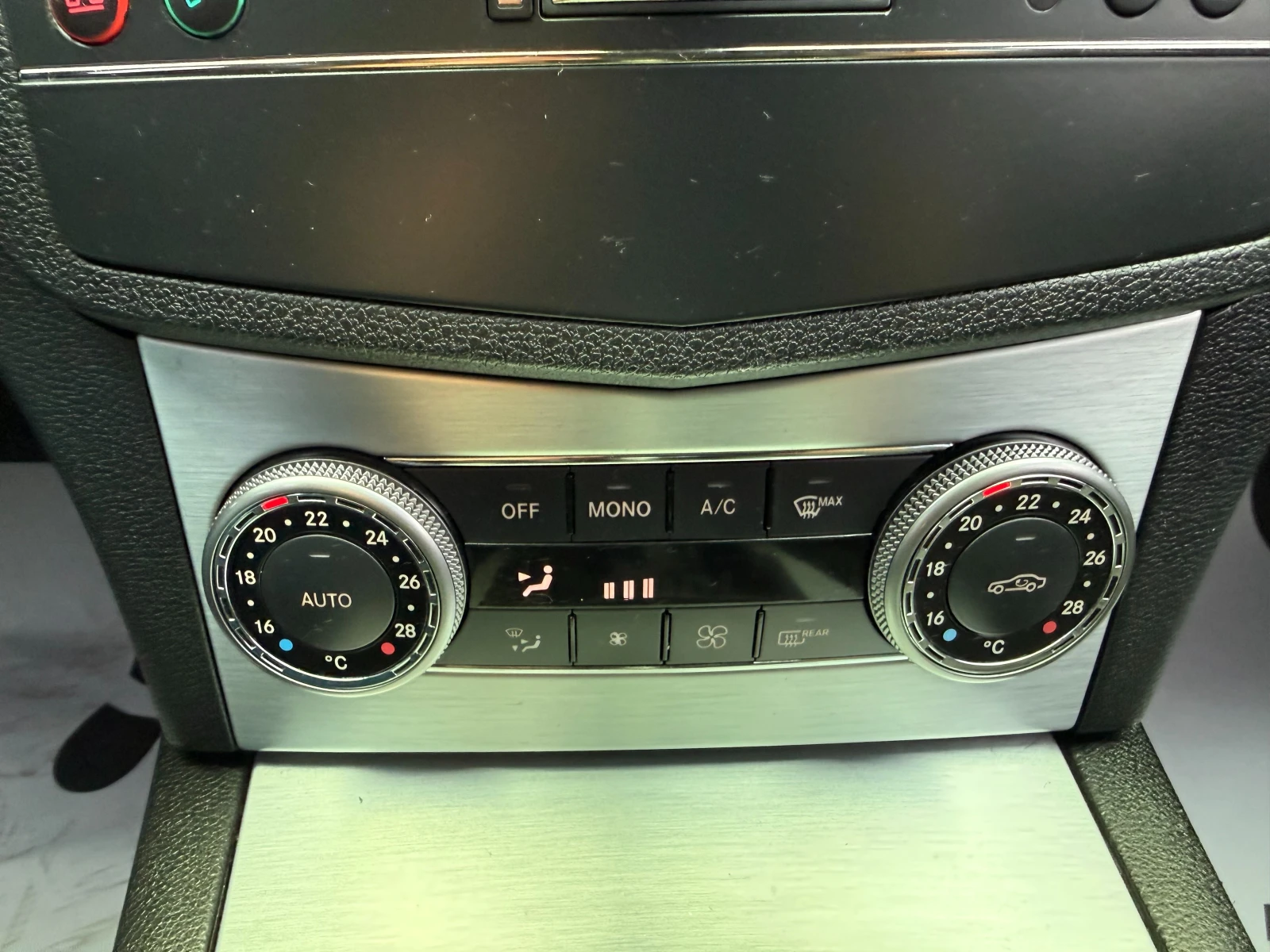 Mercedes-Benz C 180 Kompressor/газ, снимка 13 - Автомобили и джипове - 54224142