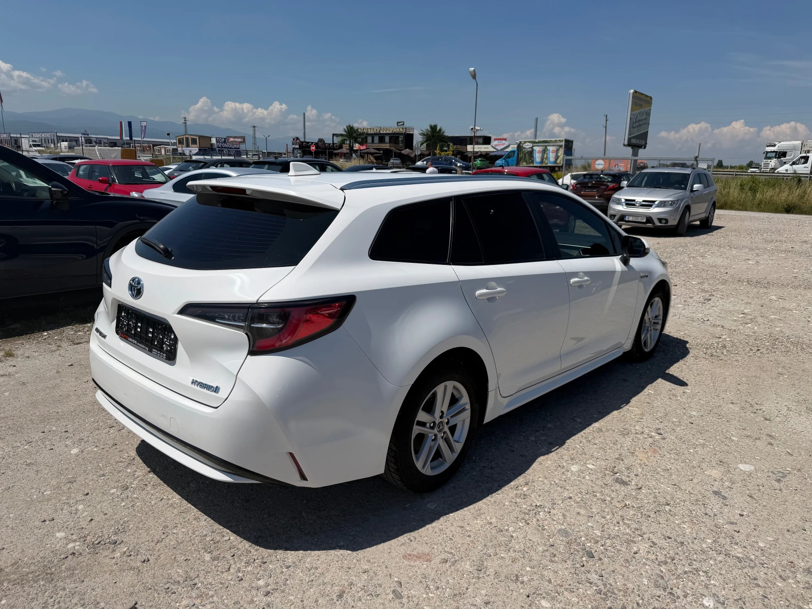 Toyota Corolla 1.8 HYBRID, снимка 5 - Автомобили и джипове - 54862565