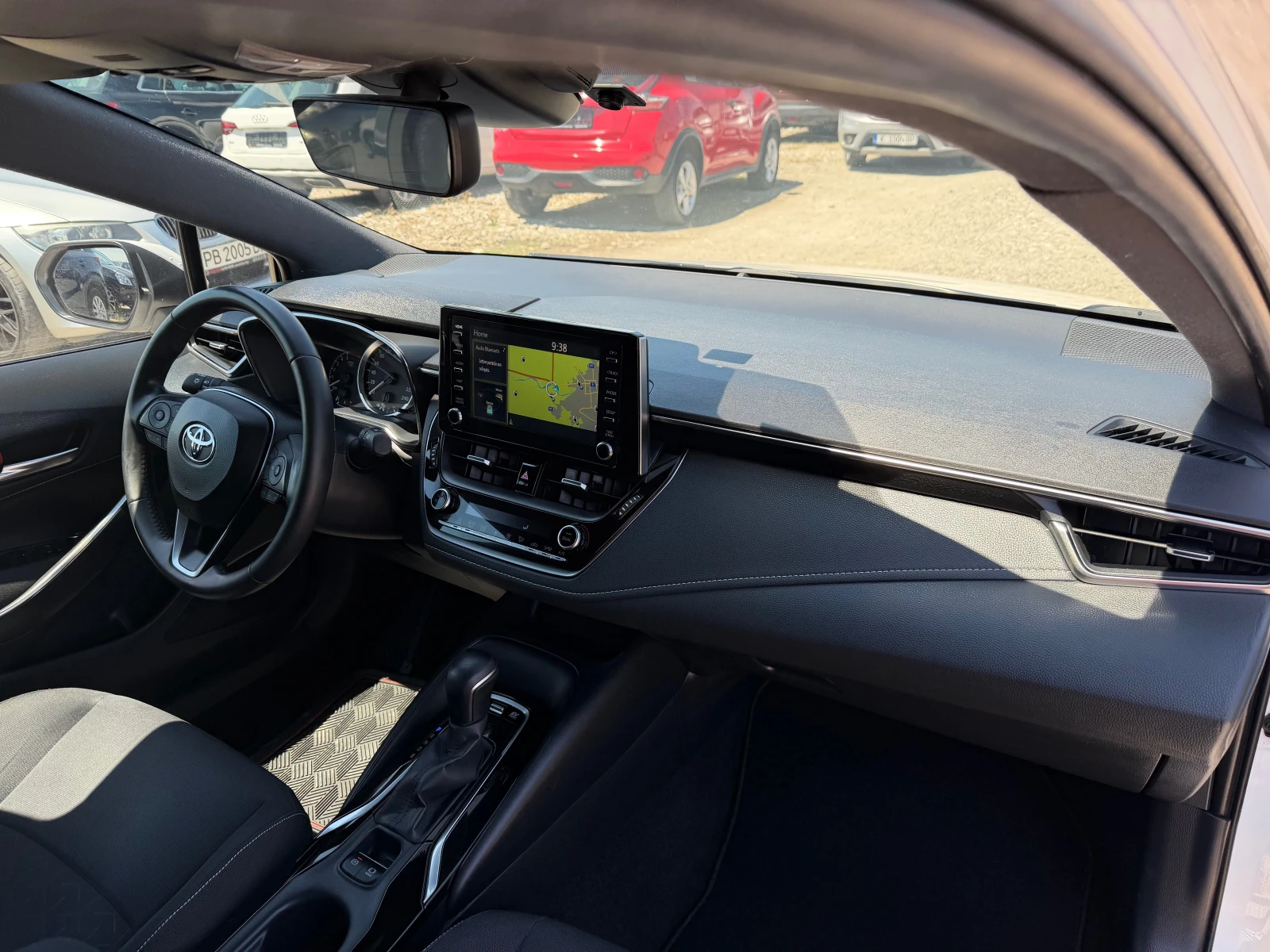 Toyota Corolla 1.8 HYBRID, снимка 12 - Автомобили и джипове - 54862565