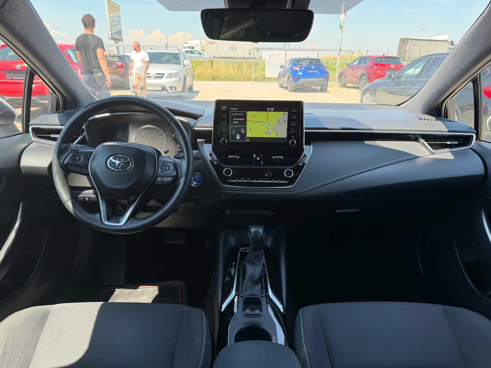 Toyota Corolla 1.8 HYBRID, снимка 14 - Автомобили и джипове - 54862565