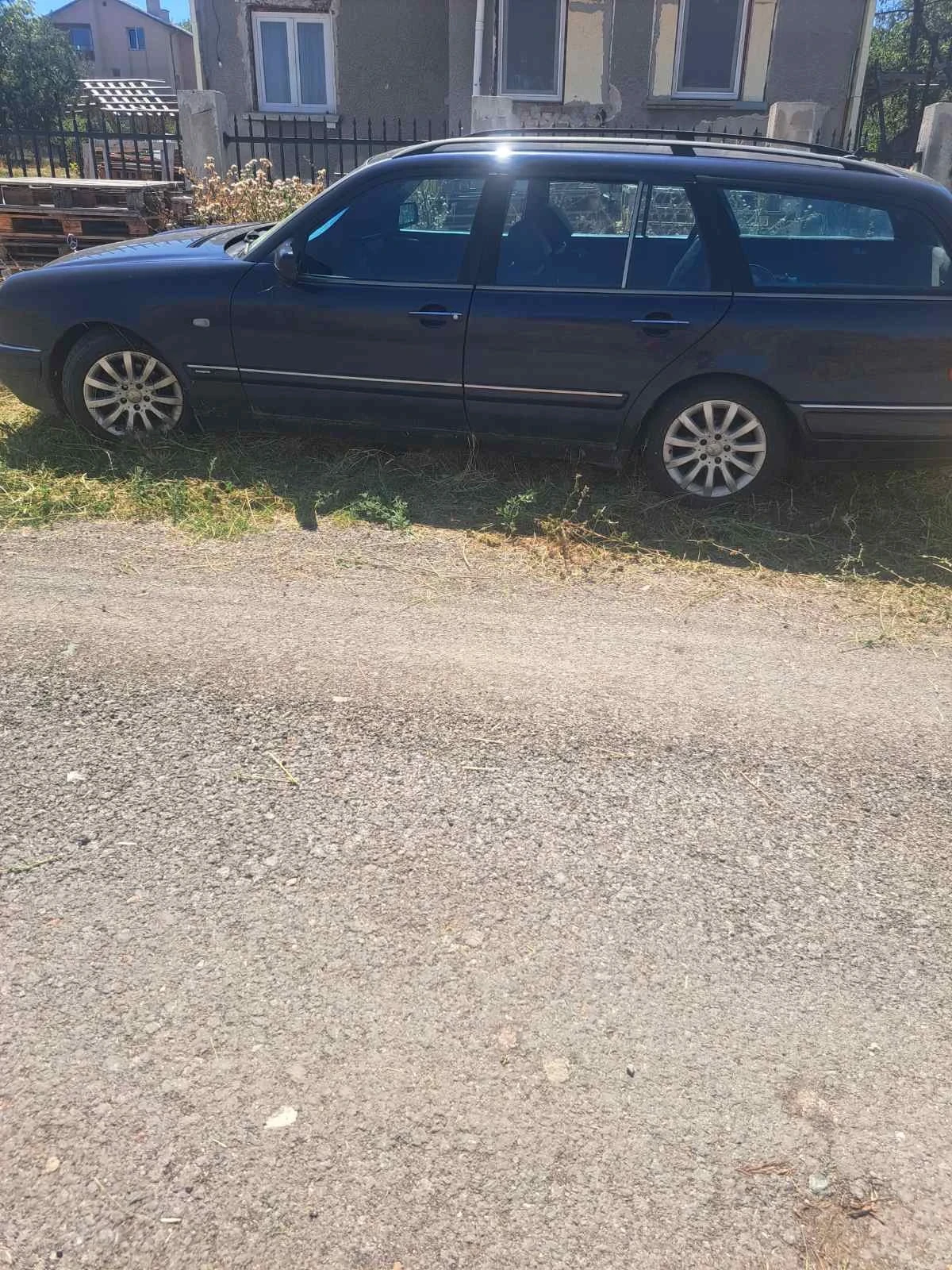 Mercedes-Benz E 230, снимка 2 - Автомобили и джипове - 54896607
