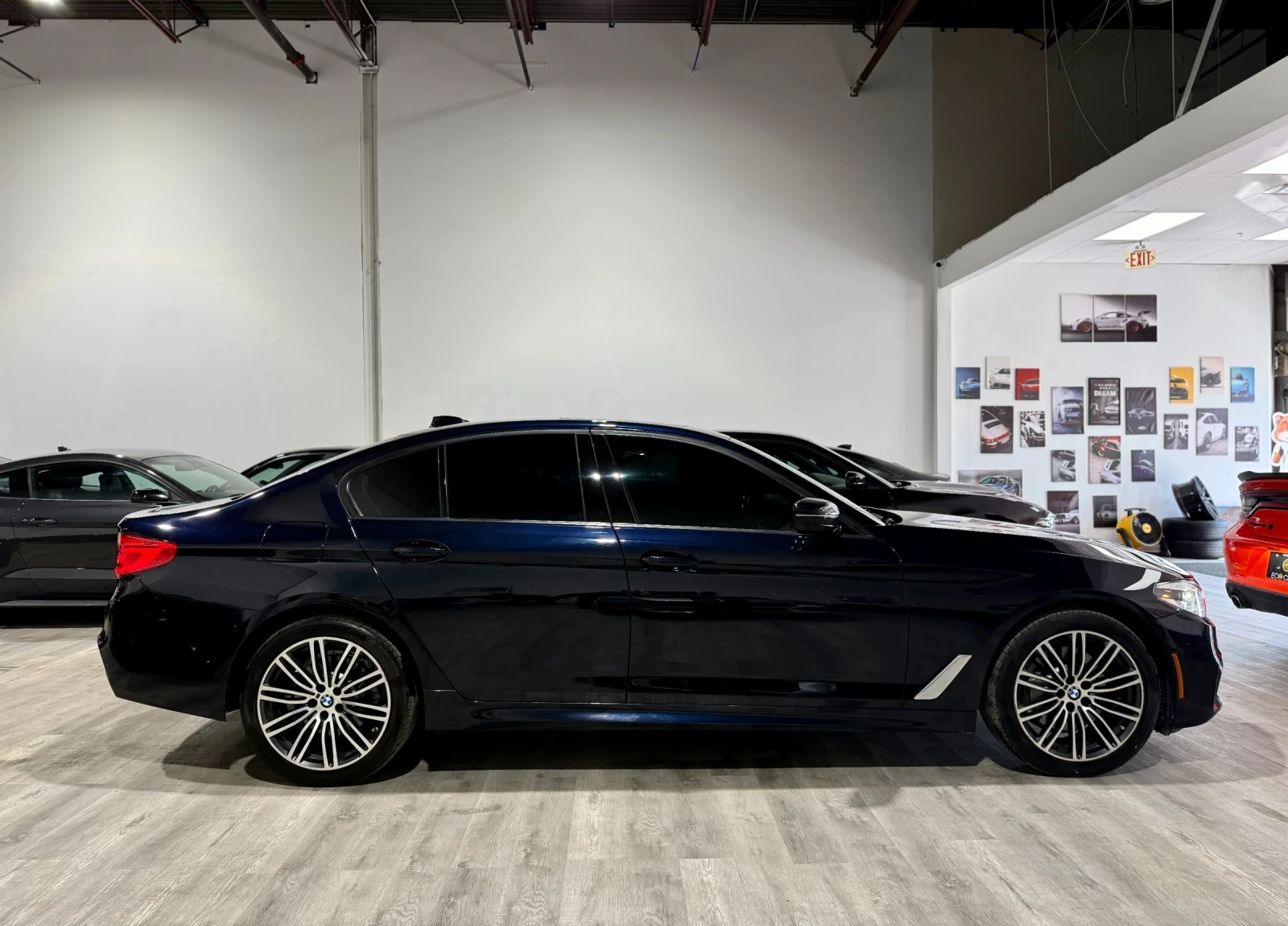 BMW 530 XDRIVE* HARMAN KARDON* HEAD-UP* ПОДГРЕВ* CARFAX , снимка 3 - Автомобили и джипове - 55601389