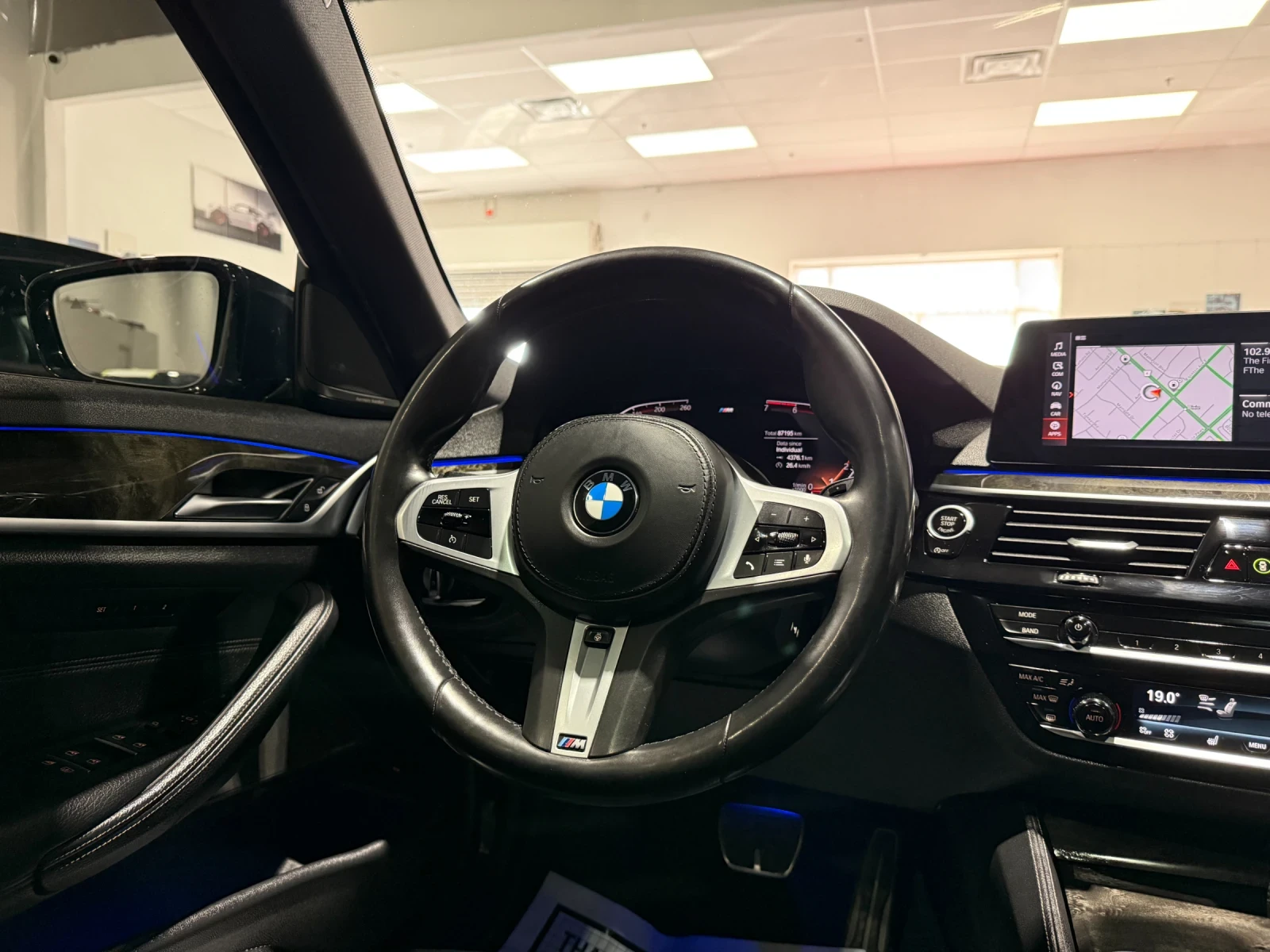 BMW 530 XDRIVE* HARMAN KARDON* HEAD-UP* ПОДГРЕВ* CARFAX , снимка 5 - Автомобили и джипове - 55601389
