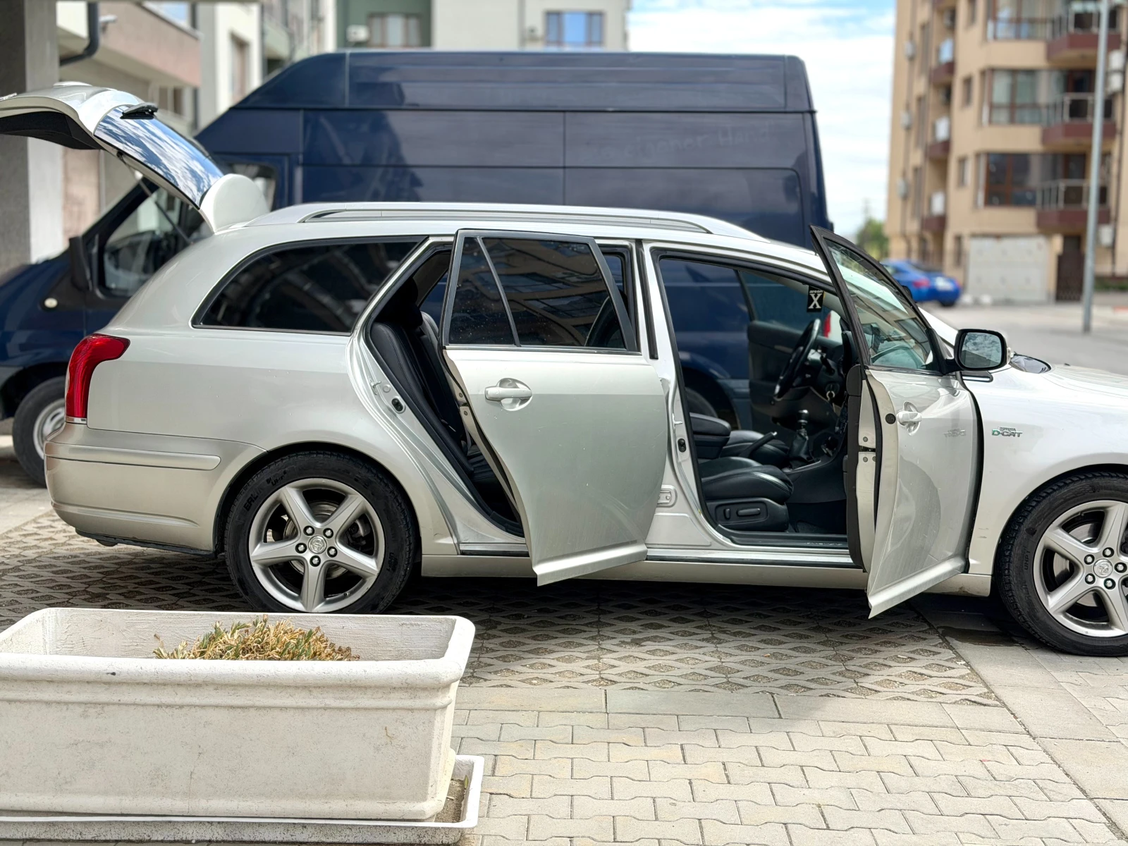 Toyota Avensis 2.2 D-4D, снимка 8 - Автомобили и джипове - 56056423