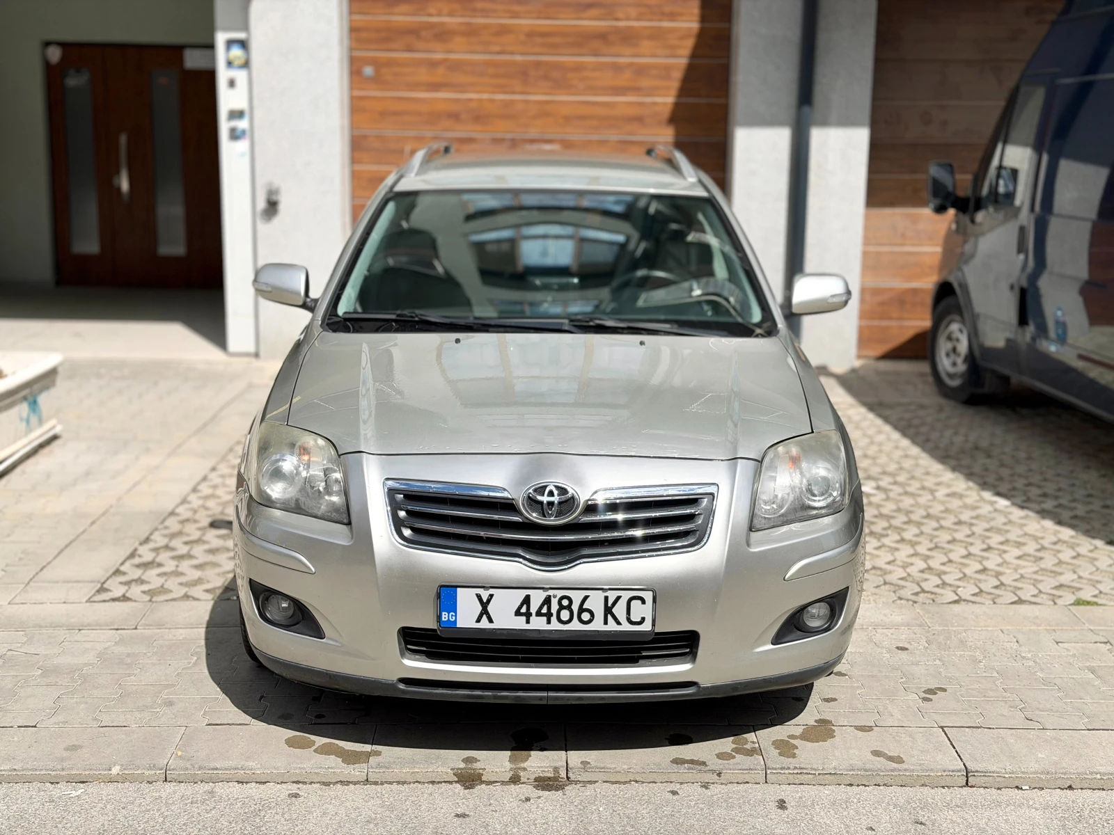 Toyota Avensis 2.2 D-4D, снимка 4 - Автомобили и джипове - 56056423
