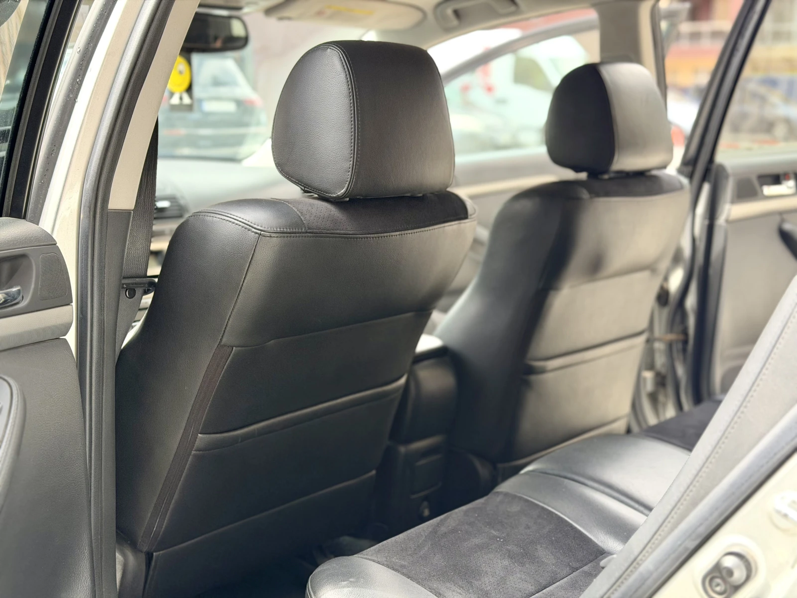 Toyota Avensis 2.2 D-4D, снимка 15 - Автомобили и джипове - 56056423
