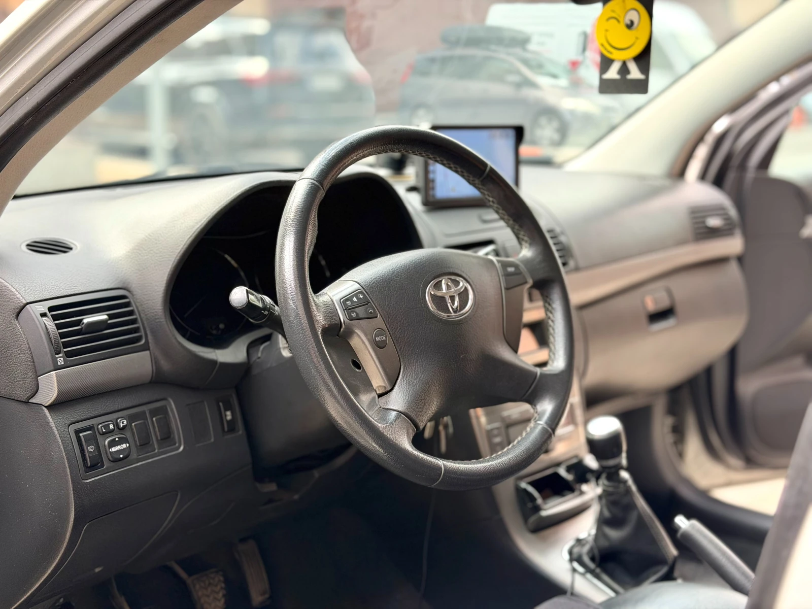 Toyota Avensis 2.2 D-4D, снимка 10 - Автомобили и джипове - 56056423