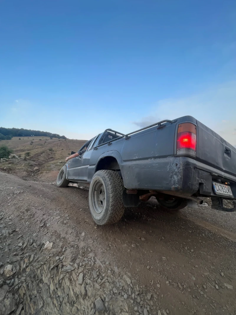 Mazda B2200, снимка 8 - Автомобили и джипове - 52507004