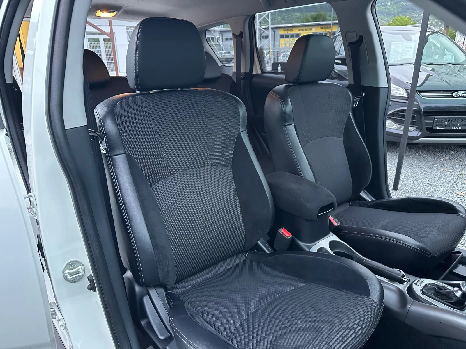 Mitsubishi Outlander Facelift 2.2DID Автомат 7 местен, снимка 14 - Автомобили и джипове - 54479347