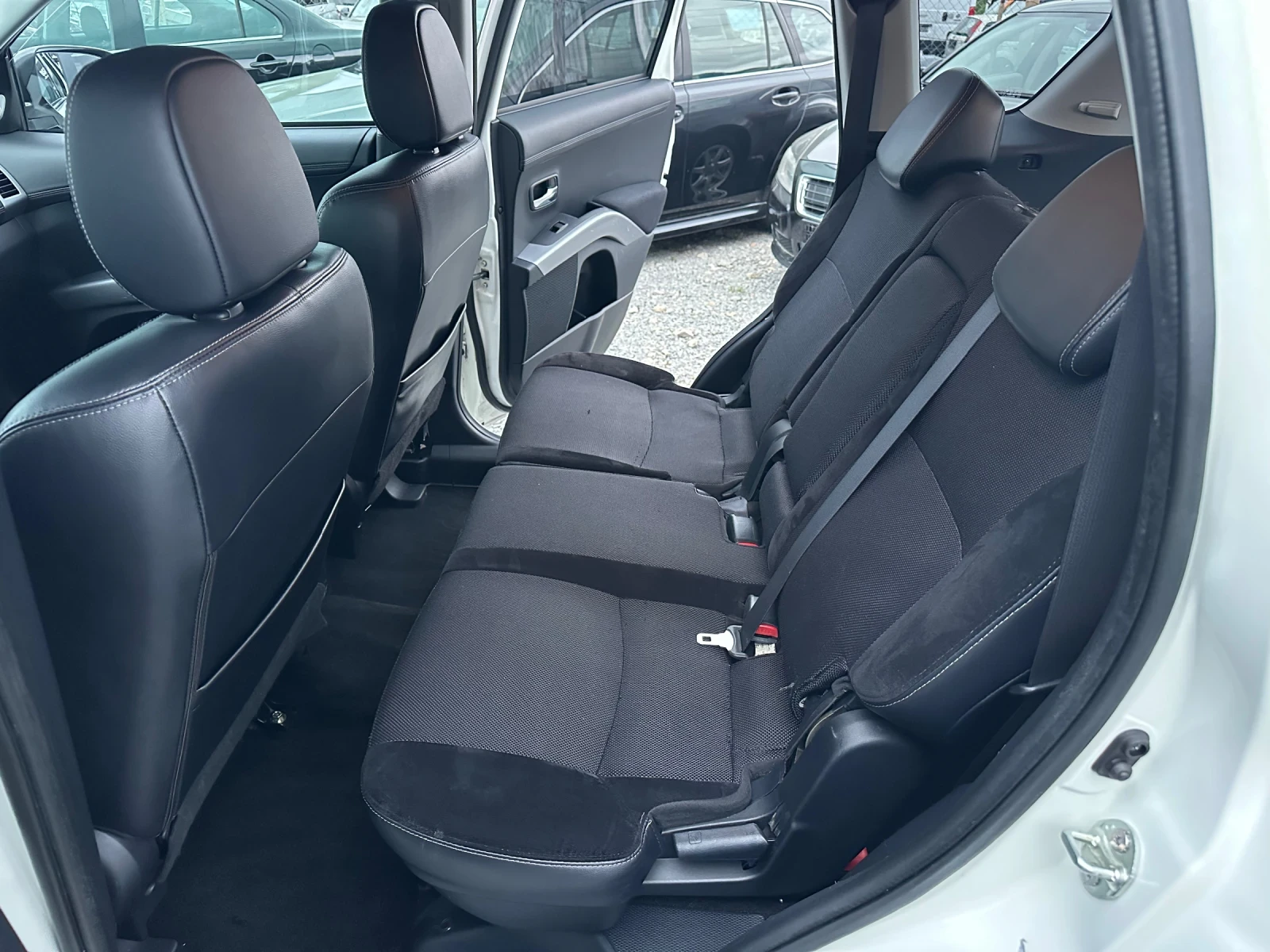 Mitsubishi Outlander Facelift 2.2DID Автомат 7 местен, снимка 6 - Автомобили и джипове - 54479347
